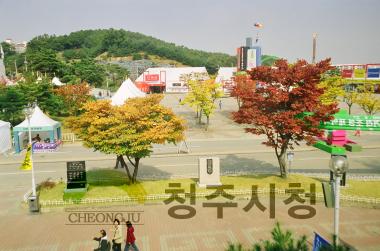 놀이기구, 전시관입구, 한국통신관, 대형기. 야외공연(캐릭터),전시관, 추억의직지교실. 행사장전경, 직지교