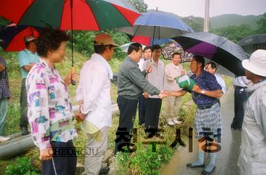 보살사 입구 관정 공사 순시