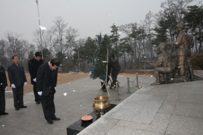 2012년 새해 충혼탑 참배