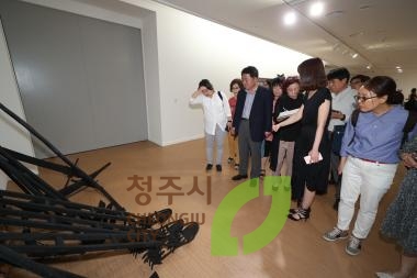 시립미술관 기획전 '놓아라' 개막식