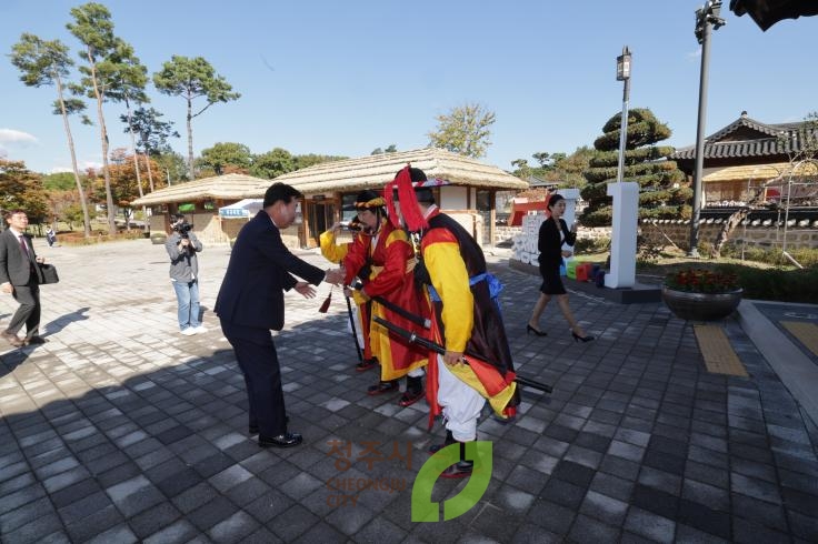 세종대왕과 초정약수축제 개장식