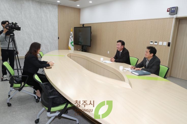 디자인펜슬 기탁식