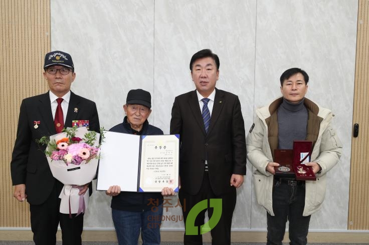 6.25전쟁 무공훈장 수여식