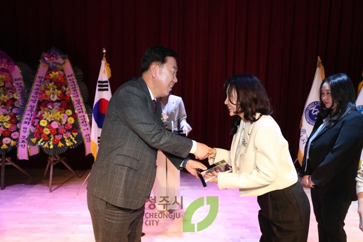 자유총연맹 청주시지회 여성회장 이취임식