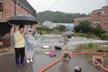 집중호우 침수피해지역 현장방문(신봉동 모충동 일원) 3